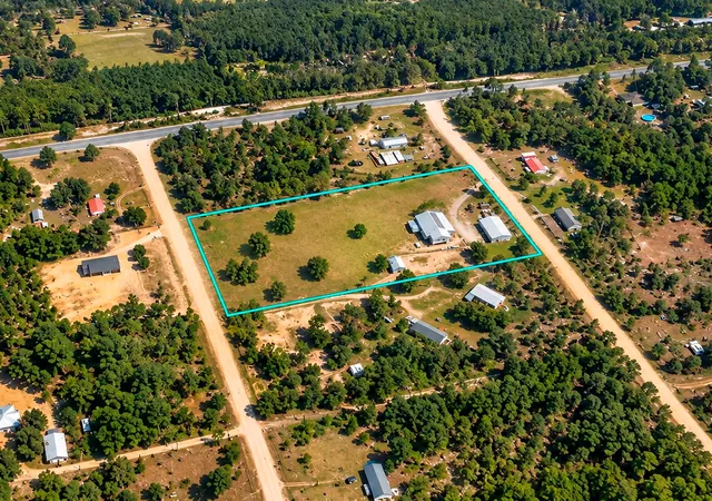 Photo 3 of Manufactured home for sale at 5950 NE 107th Court, Bronson, FL 32621 | MLS# OM731851 | Listing updated on 2026-09-29