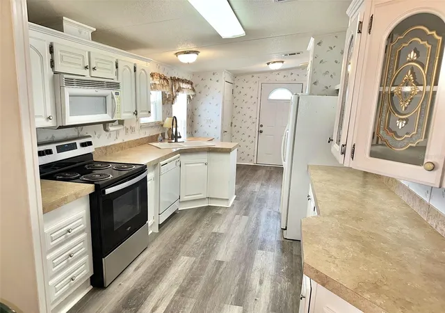 Photo 3 of Manufactured home for sale at 6950 46th Avenue N #25, Saint Petersburg, FL 33709 | MLS# TB8546356 | Listing updated on 2026-09-11