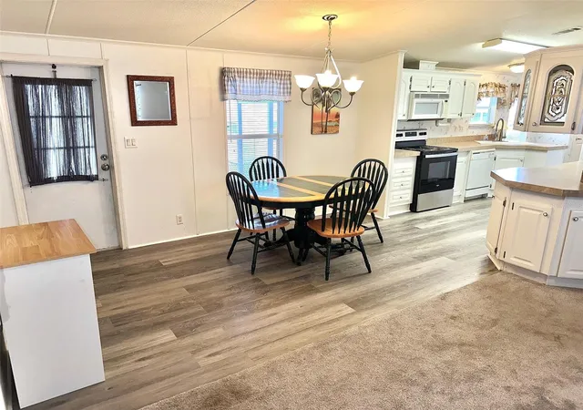 Photo 4 of Manufactured home for sale at 6950 46th Avenue N #25, Saint Petersburg, FL 33709 | MLS# TB8546356 | Listing updated on 2026-09-11