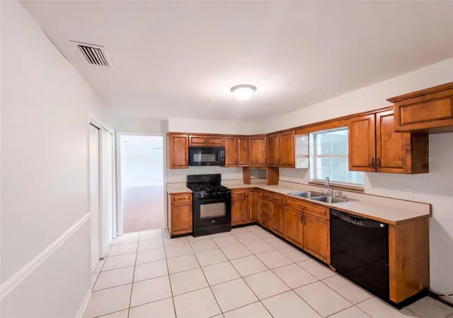 Photo 2 of Sale Pending at 1310 Se 38th Court, Ocala, FL 34471 | MLS# O6439895 | Listing updated on 2026-09-23