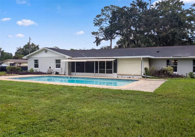 Photo 4 of Sale Pending at 1310 SE 38th Court, Ocala, FL 34471 | MLS# O6439895 | Listing updated on 2026-09-23