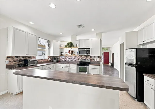 Photo 2 of Single family home for sale at 8814 Southern Charm Cir, Brooksville, FL 34613 | MLS# W7889288 | Listing updated on 2026-09-11