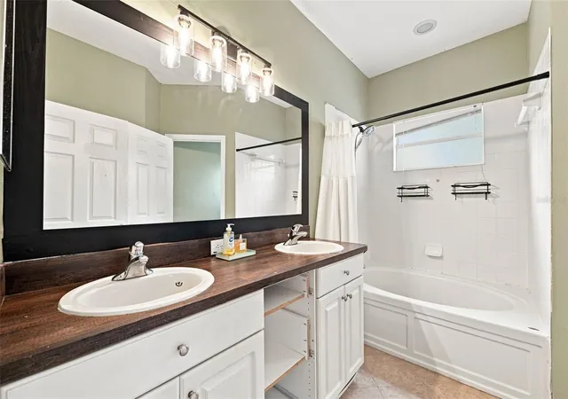 Photo 3 of Single family home for sale at 8814 Southern Charm Cir, Brooksville, FL 34613 | MLS# W7889288 | Listing updated on 2026-09-11