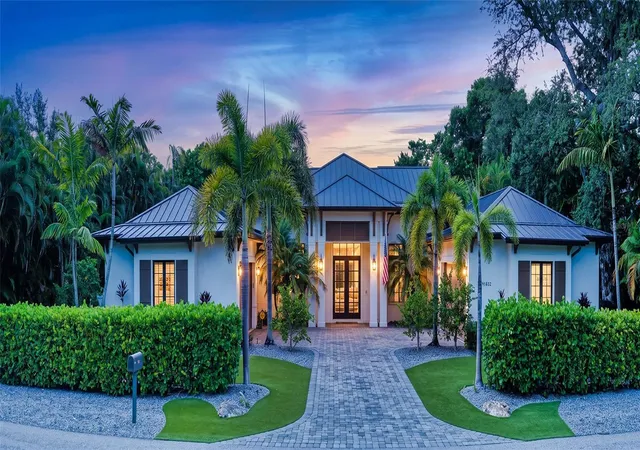 Photo 2 of Single family home for sale at 1622 Kenilworth St, Sarasota, FL 34231 | MLS# A4705384 | Listing updated on 2026-09-15