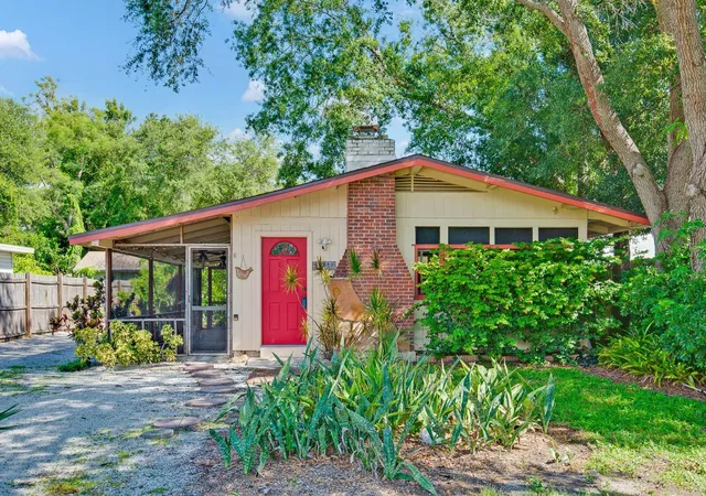 Photo 1 of Single family home for sale at 2837 Forest Ln, Sarasota, FL 34231 | MLS# A4705389 | Listing updated on 2026-09-23