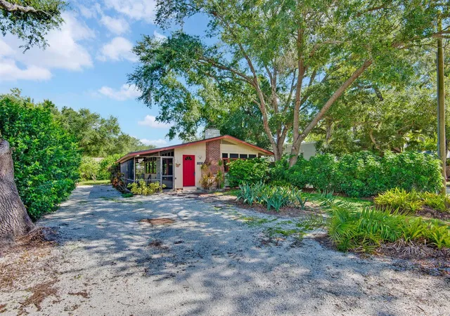 Photo 3 of Single family home for sale at 2837 Forest Ln, Sarasota, FL 34231 | MLS# A4705389 | Listing updated on 2026-09-23