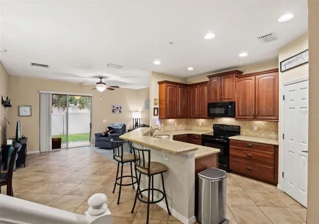 Photo 3 of Townhouse for sale at 2137 Velvet Leaf Dr, Ocoee, FL 34761 | MLS# O6439982 | Listing updated on 2026-09-14