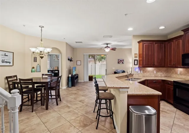 Photo 4 of Townhouse for sale at 2137 Velvet Leaf Dr, Ocoee, FL 34761 | MLS# O6439982 | Listing updated on 2026-09-14
