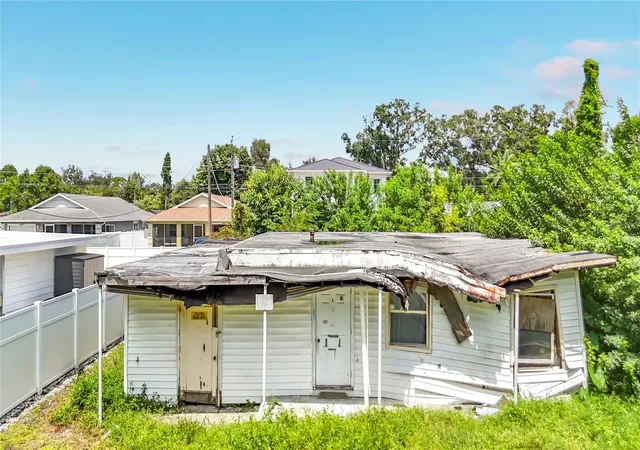 Photo 2 of Single family home for sale at 2619 19th Street, Sarasota, FL 34234 | MLS# D6148688 | Listing updated on 2026-09-11