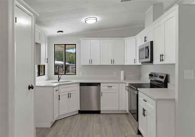 Photo 2 of Manufactured home for sale at 22 Canal Ct, Lake Panasoffkee, FL 33538 | MLS# W7889295 | Listing updated on 2026-09-11