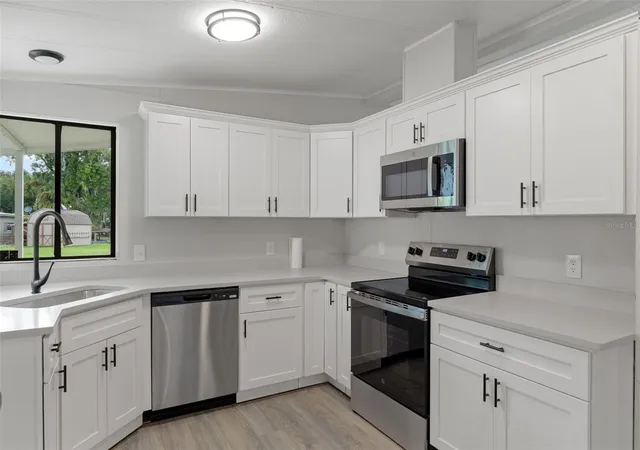 Photo 3 of Manufactured home for sale at 22 Canal Ct, Lake Panasoffkee, FL 33538 | MLS# W7889295 | Listing updated on 2026-09-11