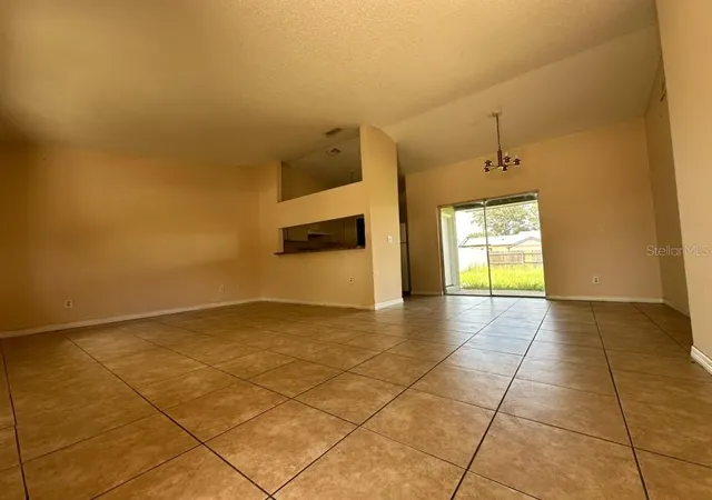 Photo 4 of Townhouse for sale at 461 Wild Elm Ct, Apopka, FL 32712 | MLS# TB8546476 | Listing updated on 2026-09-12