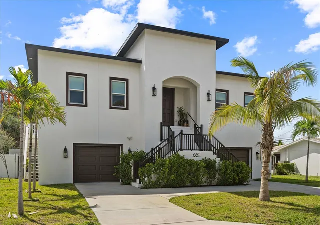 Photo 1 of Single family home for sale at 6611 Blue Heron Dr S, Saint Petersburg, FL 33707 | MLS# TB8546510 | Listing updated on 2026-10-02