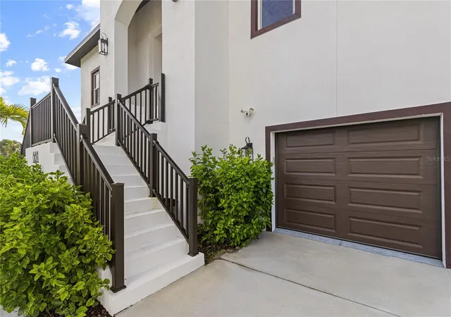 Photo 2 of Single family home for sale at 6611 Blue Heron Dr S, Saint Petersburg, FL 33707 | MLS# TB8546510 | Listing updated on 2026-10-02