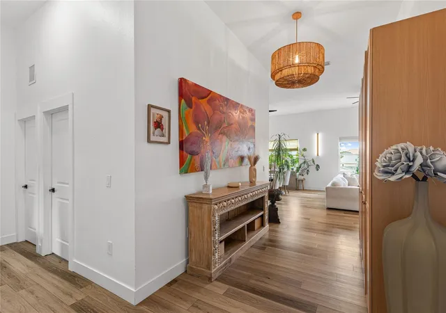 Photo 3 of Single family home for sale at 6611 Blue Heron Dr S, Saint Petersburg, FL 33707 | MLS# TB8546510 | Listing updated on 2026-10-02