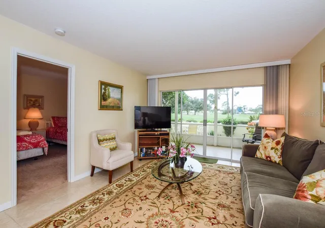 Listing Photo 5 - Condo for sale in building located at 439 Cerromar Ln, VENICE, FL 34293 - Unit #310