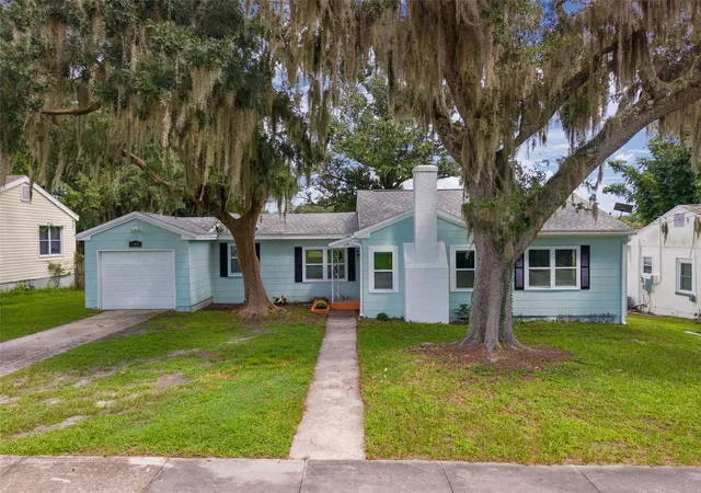 Photo 3 of Single family home for sale at 408 S 12th Street, Leesburg, FL 34748 | MLS# G5117517 | Listing updated on 2026-09-28