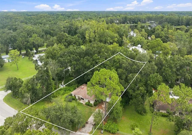 Photo 2 of Single family home for sale at 5903 Lakeside Dr, Lutz, FL 33558 | MLS# TB8546588 | Listing updated on 2026-10-05
