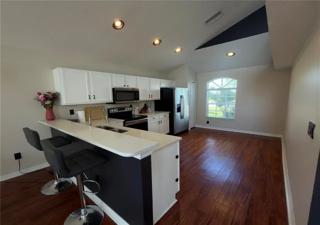 Photo 4 of Single family home for sale at 8103 Tar Holw Dr, Gibsonton, FL 33534 | MLS# O6440110 | Listing updated on 2026-10-15