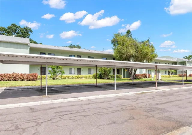 Listing Photo 4 - Condo for sale in building located at 128 Nancy Dr, OLDSMAR, FL 34677
