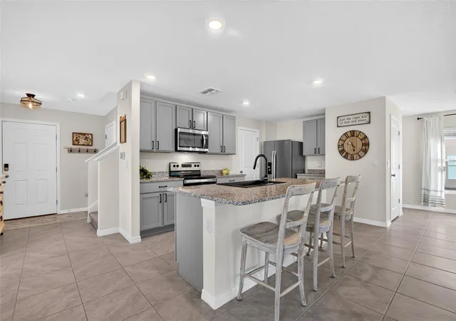 Photo 4 of Single family home for sale at 10137 Charlotte Dr, Parrish, FL 34219 | MLS# A4705455 | Listing updated on 2026-10-08