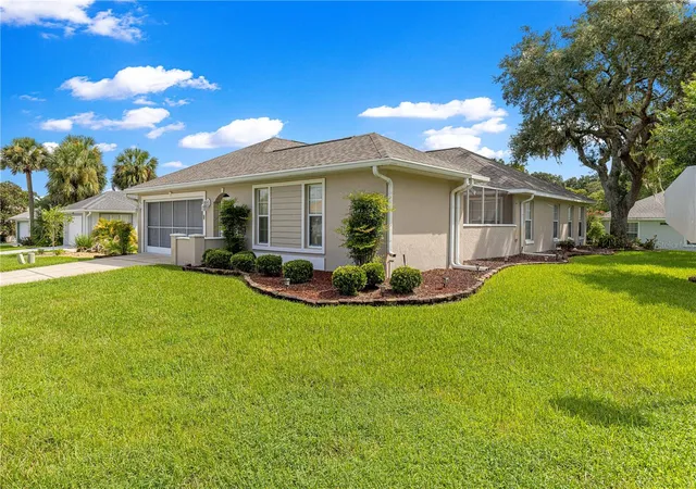 Photo 3 of Single family home for sale at 11299 Sw 71st Terrace Rd, Ocala, FL 34476 | MLS# OM731898 | Listing updated on 2026-09-23