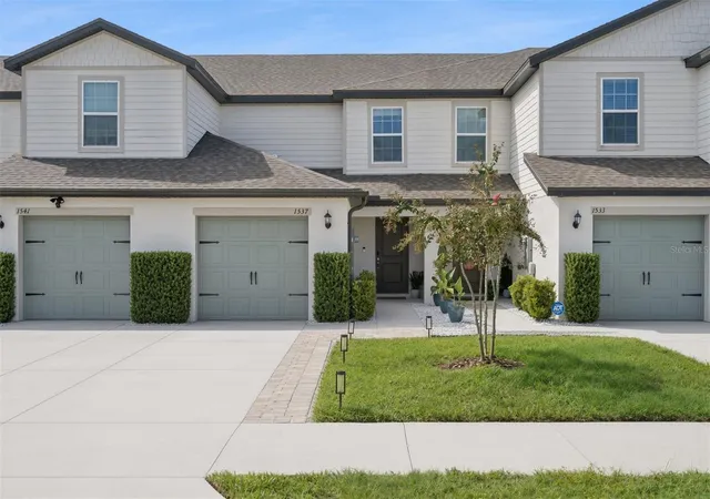 Townhouse for sale at 1537 Wynford Cir, TAVARES, FL 32778 | MLS# G5117526