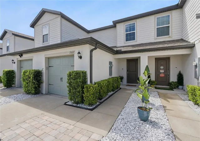 Photo 2 of Townhouse for sale at 1537 Wynford Cir, Tavares, FL 32778 | MLS# G5117526 | Listing updated on 2026-10-05