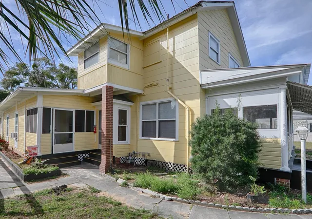 Listing Photo 4 - Condo for sale in building located at 422 E & 426 Citrus Ave, EUSTIS, FL 32726