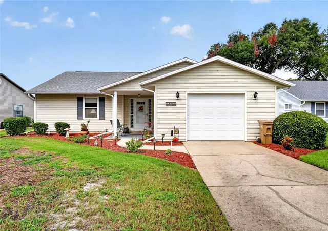 Photo 2 of Sale Pending at 1036 Scotch Pine Ct, Leesburg, FL 34788 | MLS# G5117529 | Listing updated on 2026-10-22