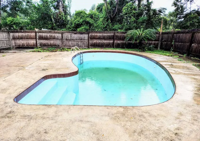 Photo 3 of House for sale at 1208 S Taylor Rd, Seffner, FL 33584 | MLS# W7889311 | Listing updated on 2026-09-11