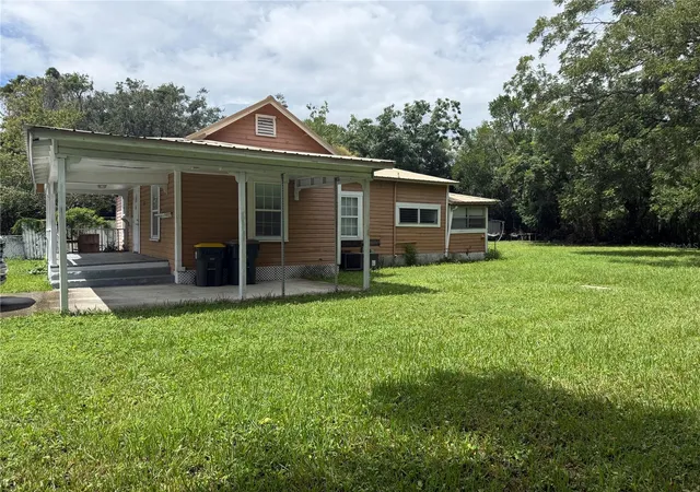 Photo 2 of Single family home for sale at 143 Bulldog Ln, Umatilla, FL 32784 | MLS# G5117533 | Listing updated on 2026-09-11