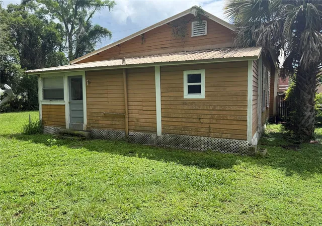 Photo 3 of Single family home for sale at 143 Bulldog Ln, Umatilla, FL 32784 | MLS# G5117533 | Listing updated on 2026-09-11