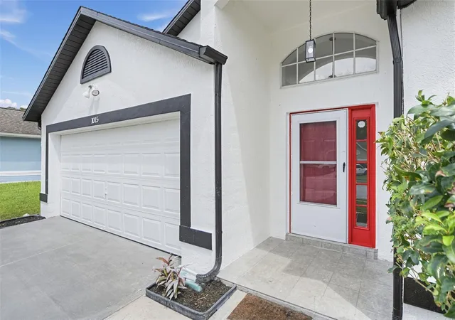 Photo 2 of Single family home for sale at 1015 Bartlett Ct, Oviedo, FL 32765 | MLS# O6440177 | Listing updated on 2026-09-30