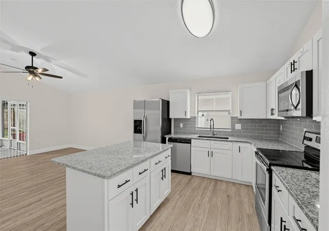 Photo 3 of Single family home for sale at 1015 Bartlett Ct, Oviedo, FL 32765 | MLS# O6440177 | Listing updated on 2026-09-30