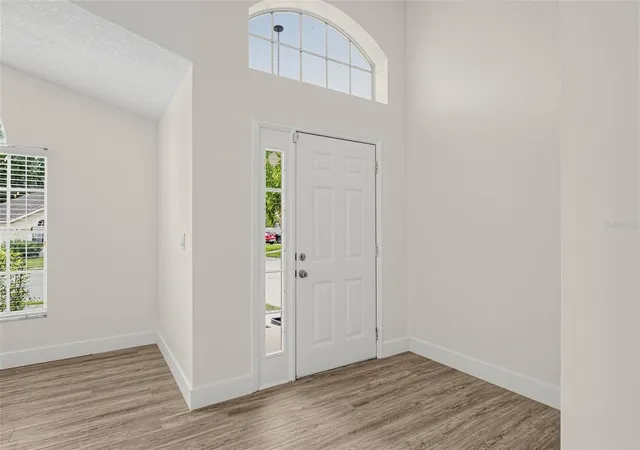 Photo 4 of Single family home for sale at 1015 Bartlett Ct, Oviedo, FL 32765 | MLS# O6440177 | Listing updated on 2026-09-30