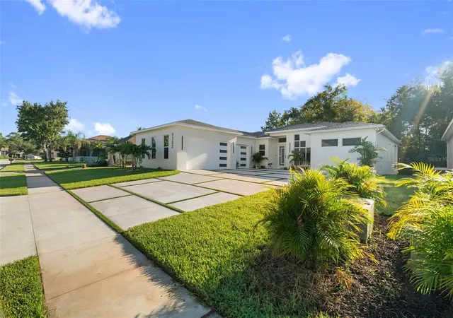 Photo 3 of Single family home for sale at 4302 Gevalia Dr, Brooksville, FL 34604 | MLS# TB8546715 | Listing updated on 2026-09-11