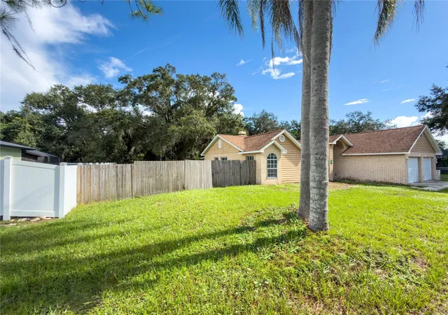 Photo 2 of Single family home for sale at 23437 Shining Star Dr, Land O Lakes, FL 34639 | MLS# W7889323 | Listing updated on 2026-09-23
