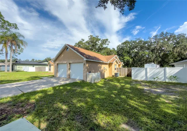 Photo 3 of Single family home for sale at 23437 Shining Star Dr, Land O Lakes, FL 34639 | MLS# W7889323 | Listing updated on 2026-09-23