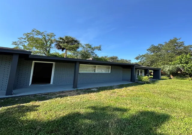 Photo 2 of Multi family home for sale at 1320 S Oleander Ave, Sanford, FL 32771 | MLS# V4951181 | Listing updated on 2026-09-11