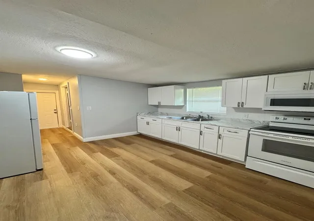 Photo 4 of House for sale at 1320 S Oleander Ave, Sanford, FL 32771 | MLS# V4951181 | Listing updated on 2026-09-11