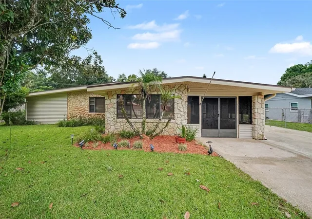 Photo 4 of Single family home for sale at 307 Tucker Dr, Sanford, FL 32773 | MLS# O6440251 | Listing updated on 2026-09-15