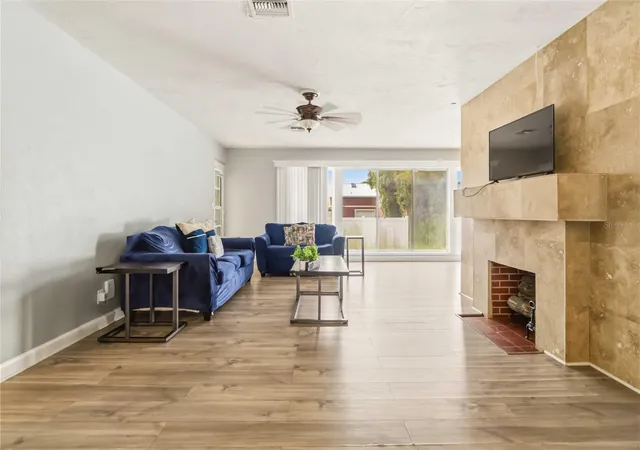 Photo 4 of Single family home for sale at 582 Revilo Blvd, Daytona Beach, FL 32118 | MLS# S5157209 | Listing updated on 2026-10-05