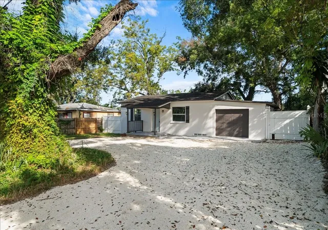 Photo 2 of Single family home for sale at 704 E Wilma St, Tampa, FL 33612 | MLS# TB8546760 | Listing updated on 2026-10-04
