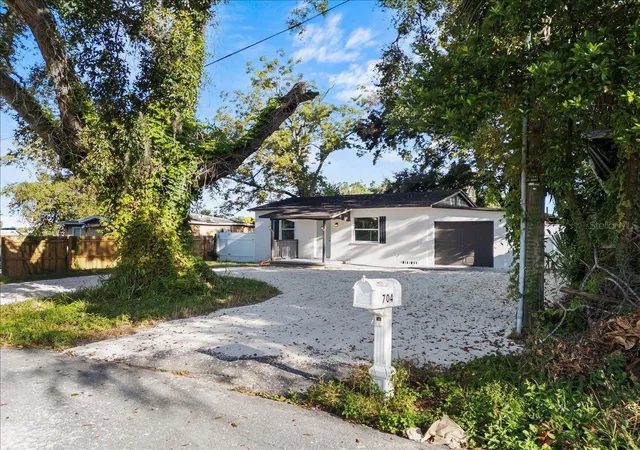 Photo 3 of Single family home for sale at 704 E Wilma St, Tampa, FL 33612 | MLS# TB8546760 | Listing updated on 2026-10-04
