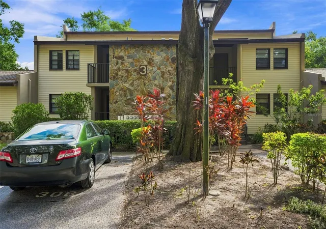 Listing Photo 4 - Condo for sale in building located at 1000 Tarpon Woods Blvd, Palm Harbor, FL 34685 - Unit #302