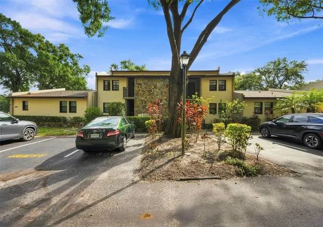 Listing Photo 5 - Condo for sale in building located at 1000 Tarpon Woods Blvd, Palm Harbor, FL 34685 - Unit #302