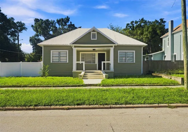Photo 1 of Single family home for sale at 917 E 25th Avenue, Tampa, FL 33605 | MLS# TB8546787 | Listing updated on 2026-10-23