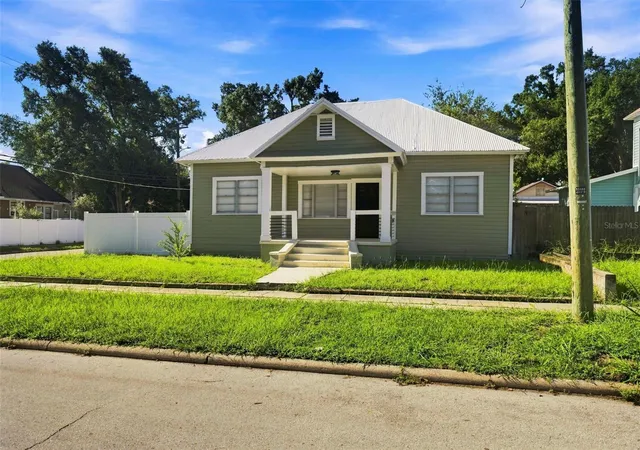 Photo 2 of Single family home for sale at 917 E 25th Avenue, Tampa, FL 33605 | MLS# TB8546787 | Listing updated on 2026-10-23