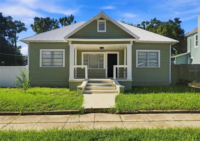 Photo 4 of Single family home for sale at 917 E 25th Avenue, Tampa, FL 33605 | MLS# TB8546787 | Listing updated on 2026-10-23